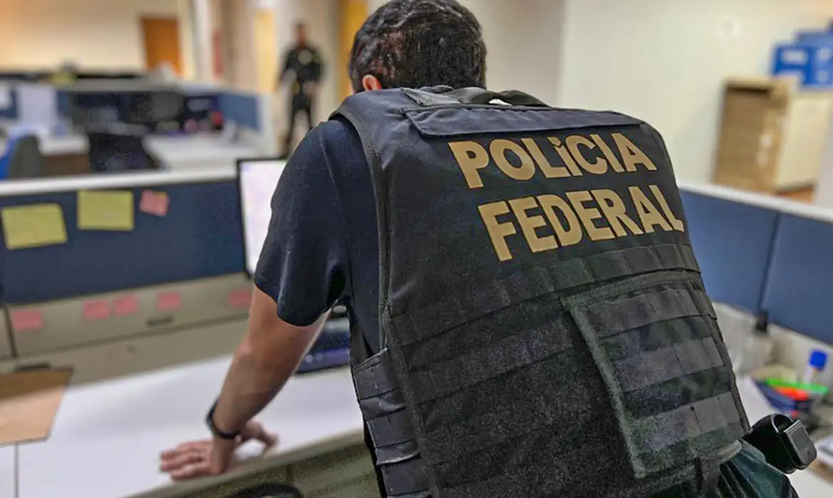 pf reprime esquema de lavagem de capitais e de evasao de divisas em sp e em sc
