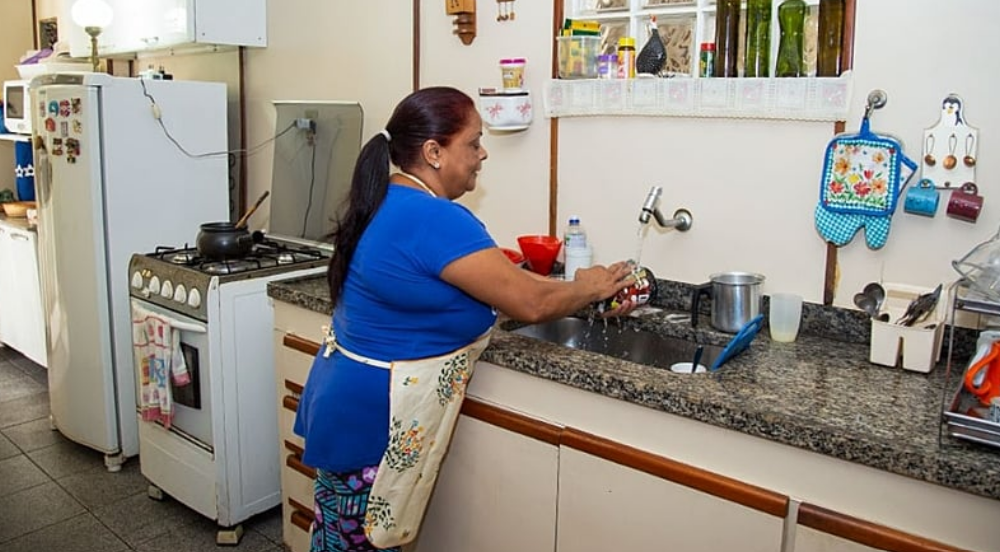 Trabalho doméstico expõe desigualdade e alta informalidade no país