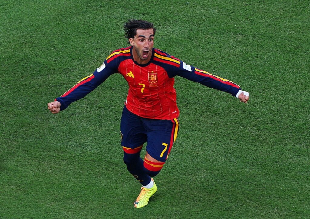 Ferran Torres celebra o gol que deu o título mundial à Espanha