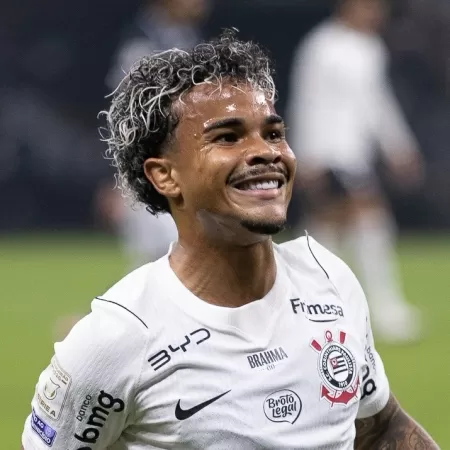 kaio cesar em acao durante jogo entre corinthians e remo pelo brasileirao 1784855380546 v2 450x450.jpg