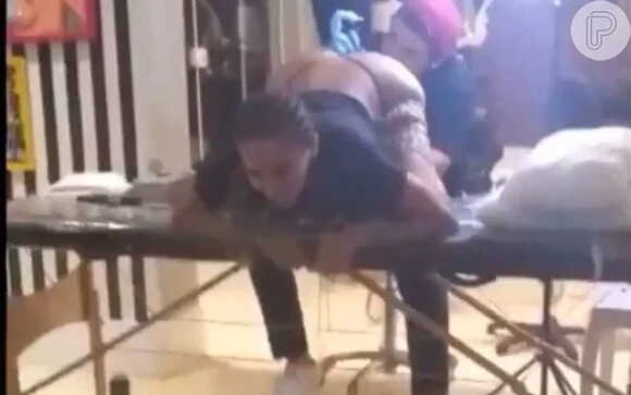 Cantor diz que tentou encontrar a artista para pedir perdão pessoalmente
