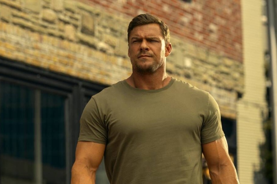Alan Ritchson é o protagonista da série Reacher