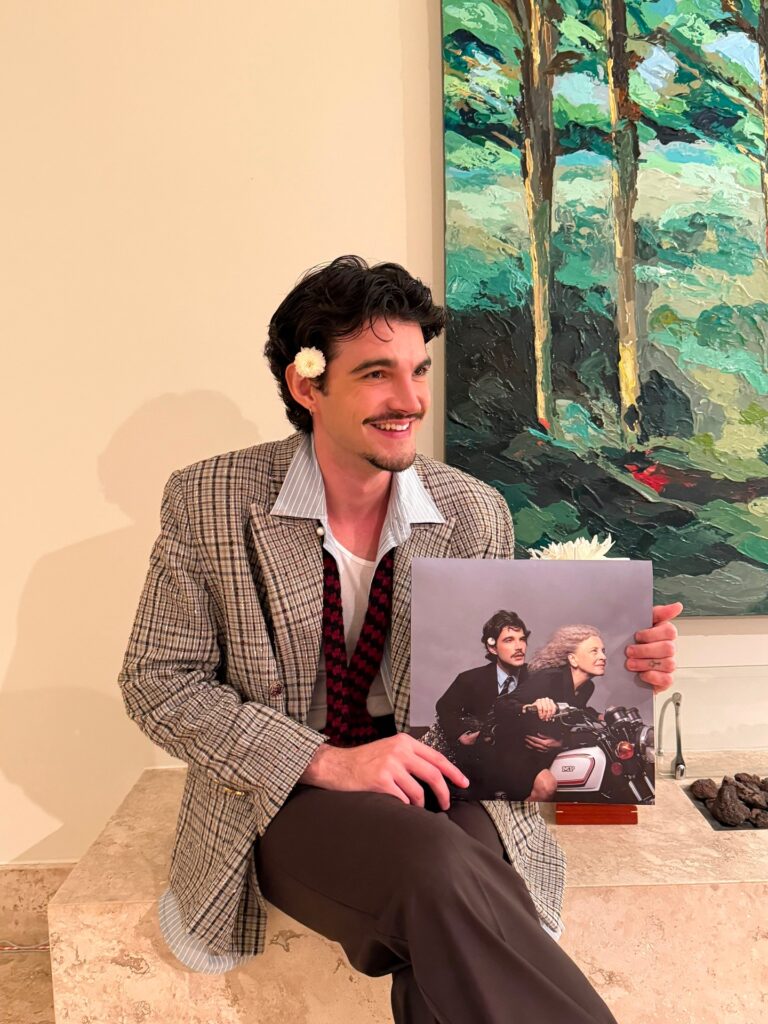 Entre o disco e o romance de Brás Cubas, há paralelos que vão muito além do título.