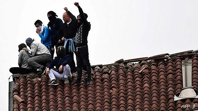 italy prison riots over coronavirus leave 12 dead