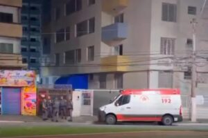 Menina morre após cair de 8º andar