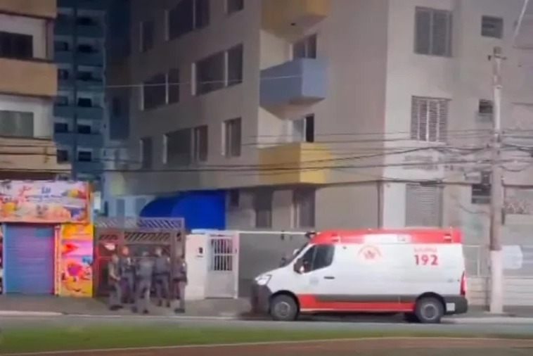 Menina morre após cair de 8º andar