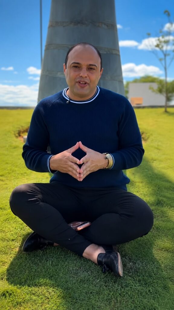 Com milhões de visualizações e um público cada vez maior nas plataformas digitais, Joelson Oliveira utiliza as redes sociais para ampliar o acesso à educação emocional e incentivar reflexões sobre a vida amorosa e o autoconhecimento (Reprodução/Instagram).