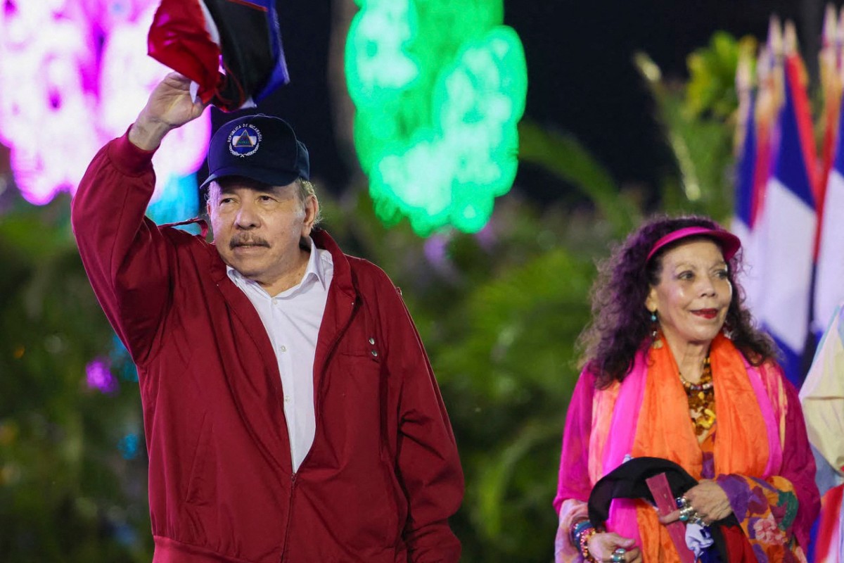 les coprésidents et époux daniel ortega et rosario murillo célèbrent lors d'une cérémonie le 47e anniversaire de la victoire de la révolution sandiniste