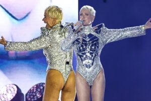 Xuxa usou body ultracavado na estreia da turnê O Último Voo da Nave, em São Paulo