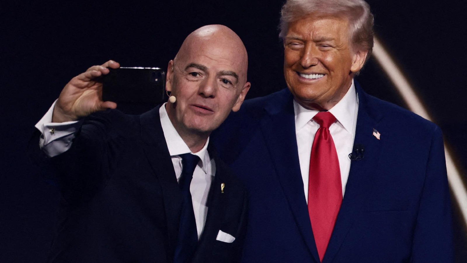 Gianni Infantino e Donald Trump tiveram a relação colocada sob escrutínio pelo Congresso dos EUA