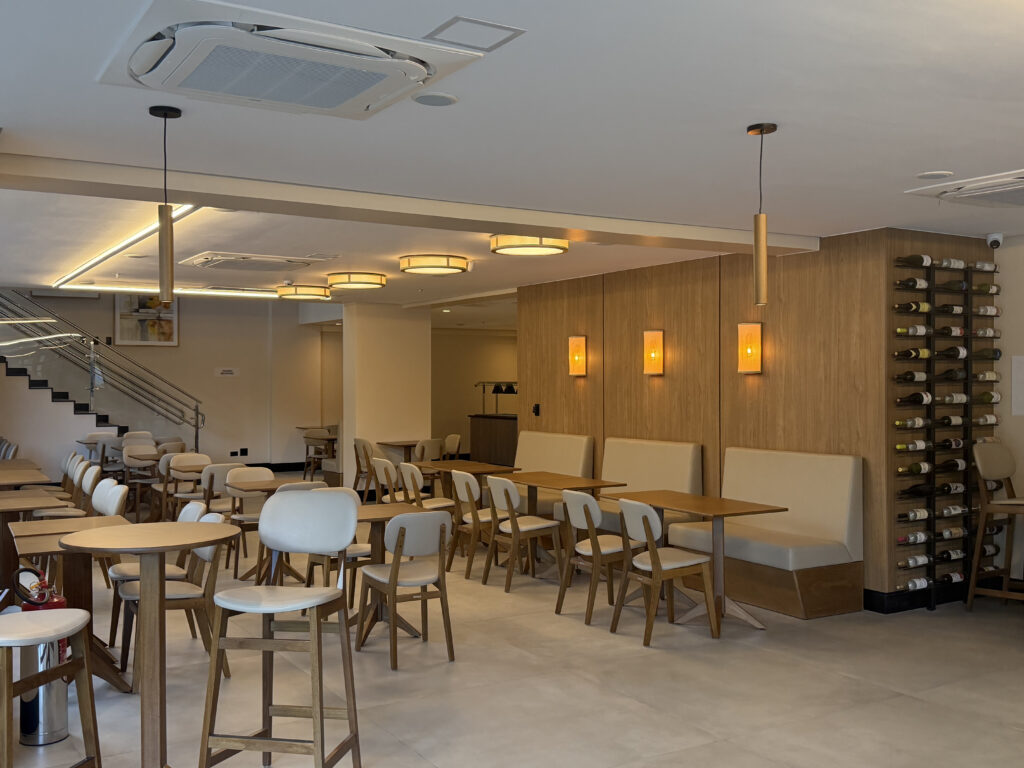 Com 192 apartamentos e centro de eventos, o Plaza Belmar chega entre os maiores empreendimentos hoteleiros da capital.