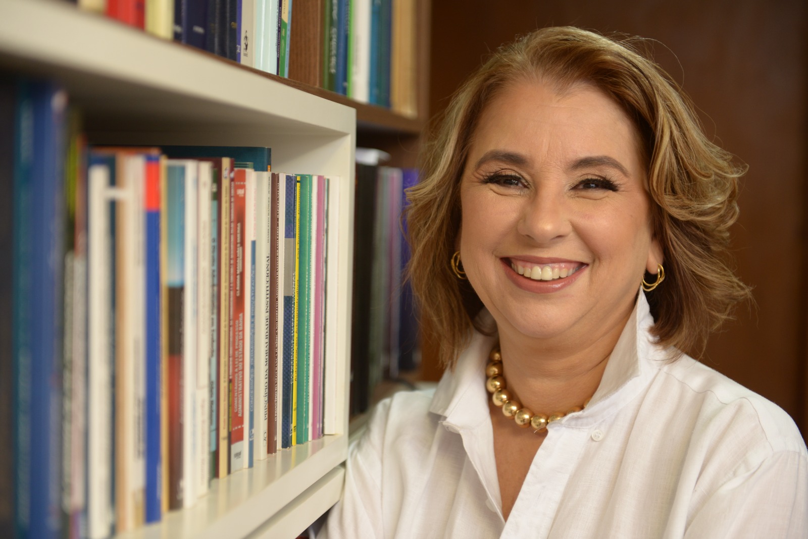 Dra. Simone Neri analisa proteção patrimonial na conferência da OAB Especialista em planejamento sucessório e governança familiar apresenta estratégias de prevenção jurídica durante evento baiano da advocacia A urgência por estruturas preventivas de gestão patrimonial ganha relevância no cenário jurídico nacional diante do aumento de conflitos familiares e sucessórios instáveis. A advogada Simone Neri, especialista em planejamento patrimonial e sucessório e em Direito Imobiliário, confirmou participação na IX Conferência Estadual da Advocacia Baiana, que ocorre nos dias 29 e 30 de julho no Centro de Convenções de Feira de Santana. O painel aborda a blindagem de ativos e a organização corporativa antes que crises institucionais ou familiares desestabilizem a continuidade dos negócios.