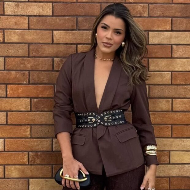 Emily Araújo ganhou os holofotes após oficializar o casamento com Davi Brito, campeão do BBB 24, em um cartório de Salvador.