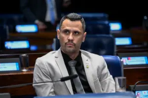 Republicanos oficializou a retirada de Cleitinho da disputa pelo Governo de Minas Gerais, mesmo após o senador sinalizar que seguiria candidato.