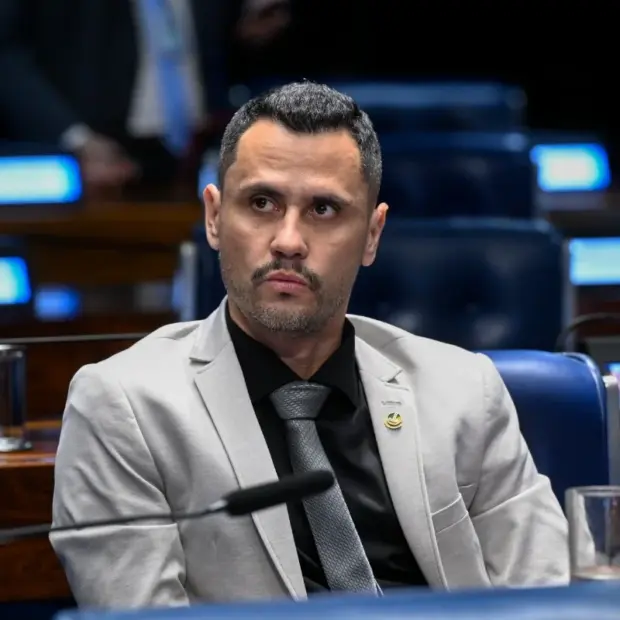 Republicanos oficializou a retirada de Cleitinho da disputa pelo Governo de Minas Gerais, mesmo após o senador sinalizar que seguiria candidato.