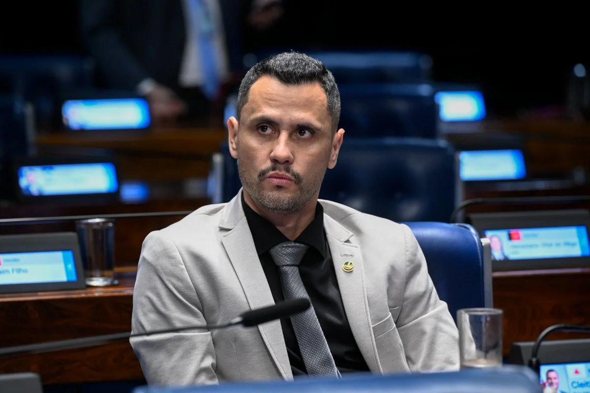 Republicanos oficializou a retirada de Cleitinho da disputa pelo Governo de Minas Gerais, mesmo após o senador sinalizar que seguiria candidato.