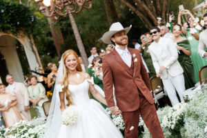 Gustavo Tubarão e Jade Sales celebraram o casamento em Tiradentes, com cerca de 200 convidados e um detalhe que roubou a cena: o cachorro Paiacin levou as alianças.