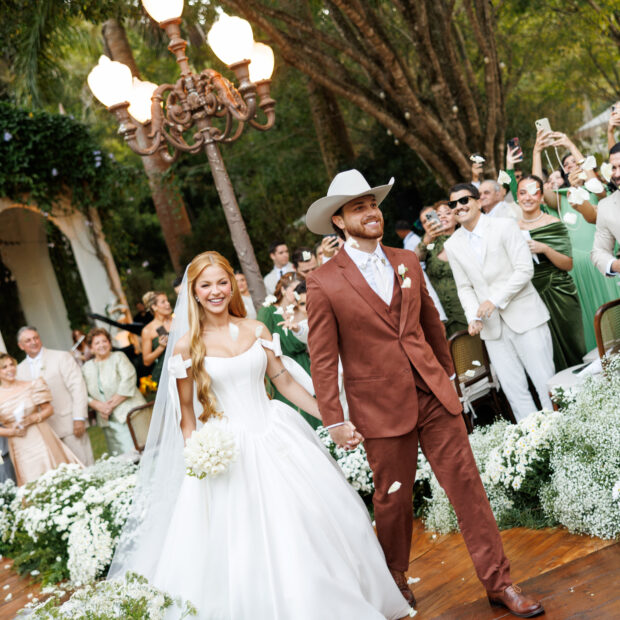Gustavo Tubarão e Jade Sales celebraram o casamento em Tiradentes, com cerca de 200 convidados e um detalhe que roubou a cena: o cachorro Paiacin levou as alianças.