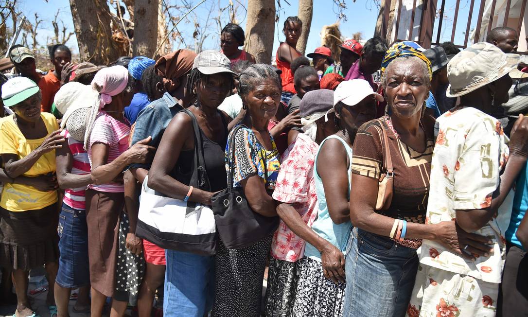 62099801 hurricane matthew victims wait to receive food from the uns world food programme in ro