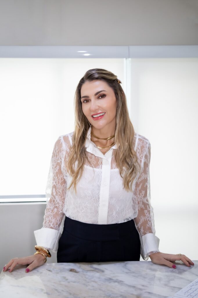 Para a dermatologista, os fios funcionam como um termômetro da saúde. (Foto: Elisa Mancuzo)