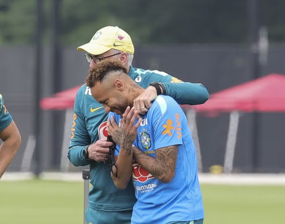 Técnico disse respeitar a decisão do camisa 10 sobre o futuro na Seleção Brasileira