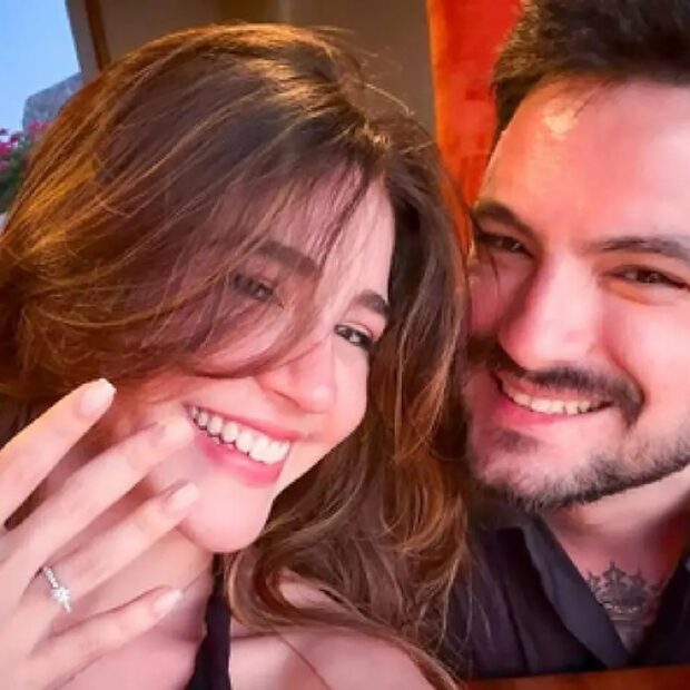 Felipe Neto e Juliane Carvalho ficaram noivos durante viagem à Grécia