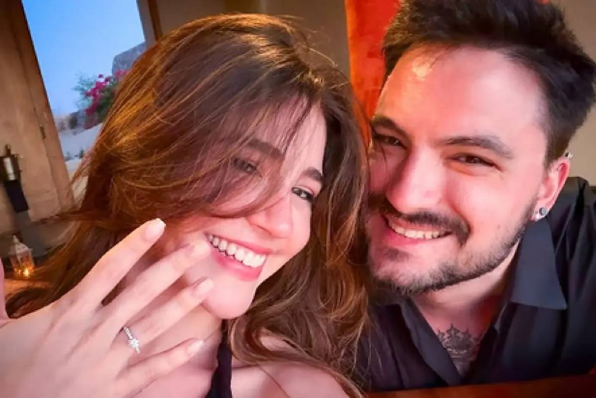Felipe Neto e Juliane Carvalho ficaram noivos durante viagem à Grécia