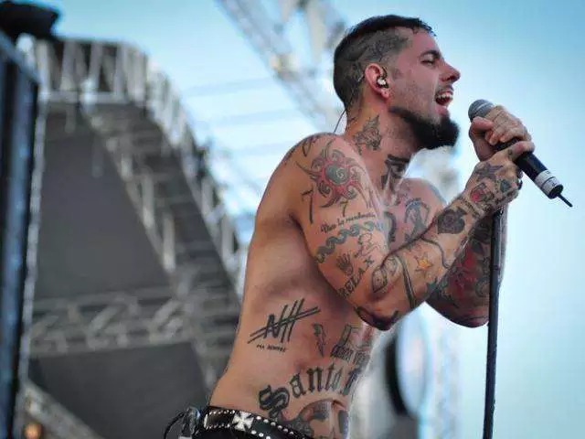 Tico Santa Cruz afirmou que não entendia o conceito de sexualidade fluida quando falou sobre o tema em 2021