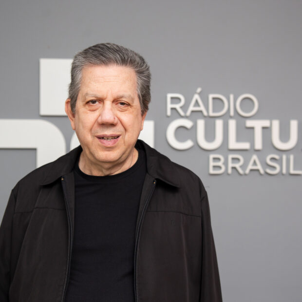 Pasquale Cipro Neto está de volta à Rádio Cultura com o programa Letra & Música, dedicado às grandes canções da música brasileira.