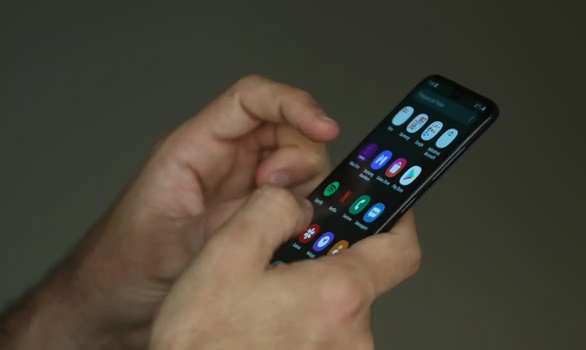 uso de smartphone e celular050720211243