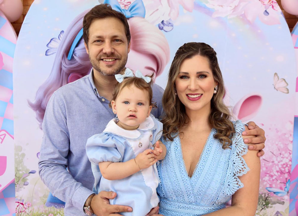 lavínia e thiago augusto marques com a encantadora alice, em um registro repleto de ternura
