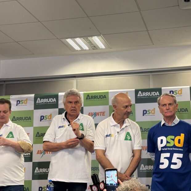 Presidenciáveis Gilberto Kassab (vice) e Ronaldo Caiado junto ao candidato do PSD ao GDF, José Roberto Arruda, e Paulo Octávio, que vai ao Senado. Foto: Olavo David/Grupo JBr