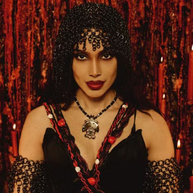 A estreia da turnê Equilibrivm colocou Anitta no centro das discussões nas redes. Enquanto uma parte do público aplaudiu a performance de "Divino Sexual", outra criticou a carga de erotismo da apresentação. Créditos: André Nicolau/ Reprodução/Redes Sociais
