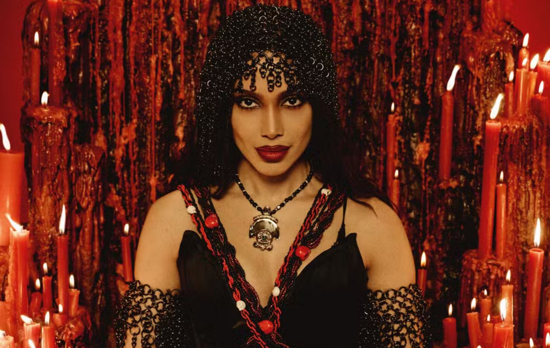 A estreia da turnê Equilibrivm colocou Anitta no centro das discussões nas redes. Enquanto uma parte do público aplaudiu a performance de "Divino Sexual", outra criticou a carga de erotismo da apresentação. Créditos: André Nicolau/ Reprodução/Redes Sociais