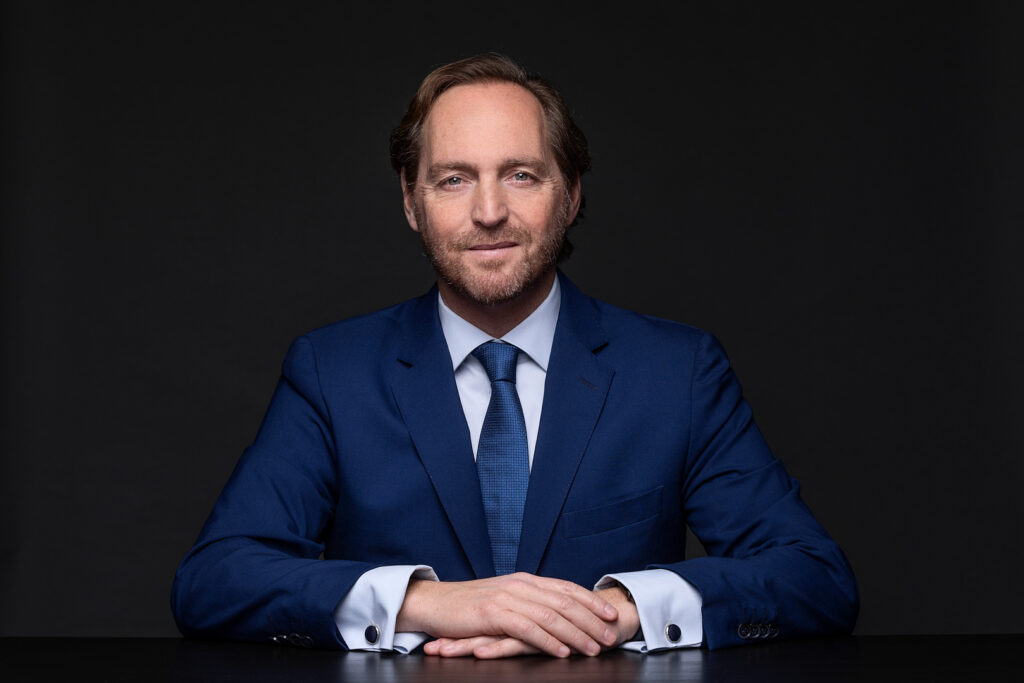 A Shell Brasil inicia um novo ciclo com a chegada de João Santos Rosa, enquanto Cristiano Pinto da Costa encerra uma trajetória de quase 30 anos na companhia.