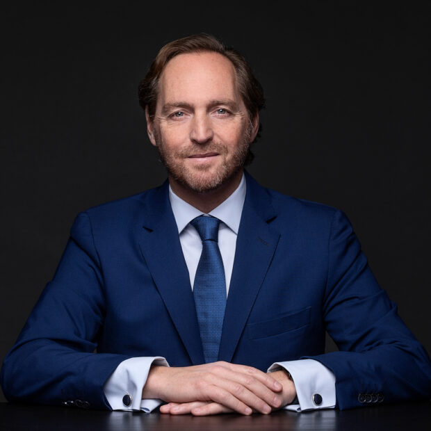 A Shell Brasil inicia um novo ciclo com a chegada de João Santos Rosa, enquanto Cristiano Pinto da Costa encerra uma trajetória de quase 30 anos na companhia.