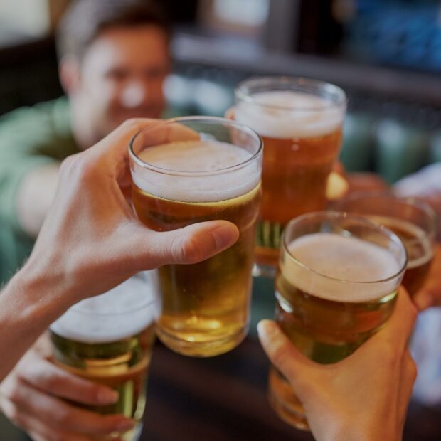 A cerveja movimentou R$ 13 bilhões no Brasil e mostrou que o consumidor está comprando menos vezes, mas gastando mais em cada visita ao bar.