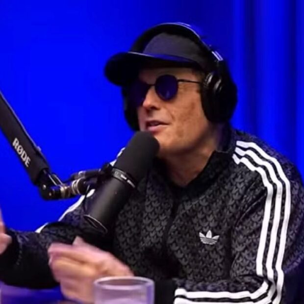 Sérgio Mallandro revelou no podcast Papagaio Falante que já fez sexo em cemitério