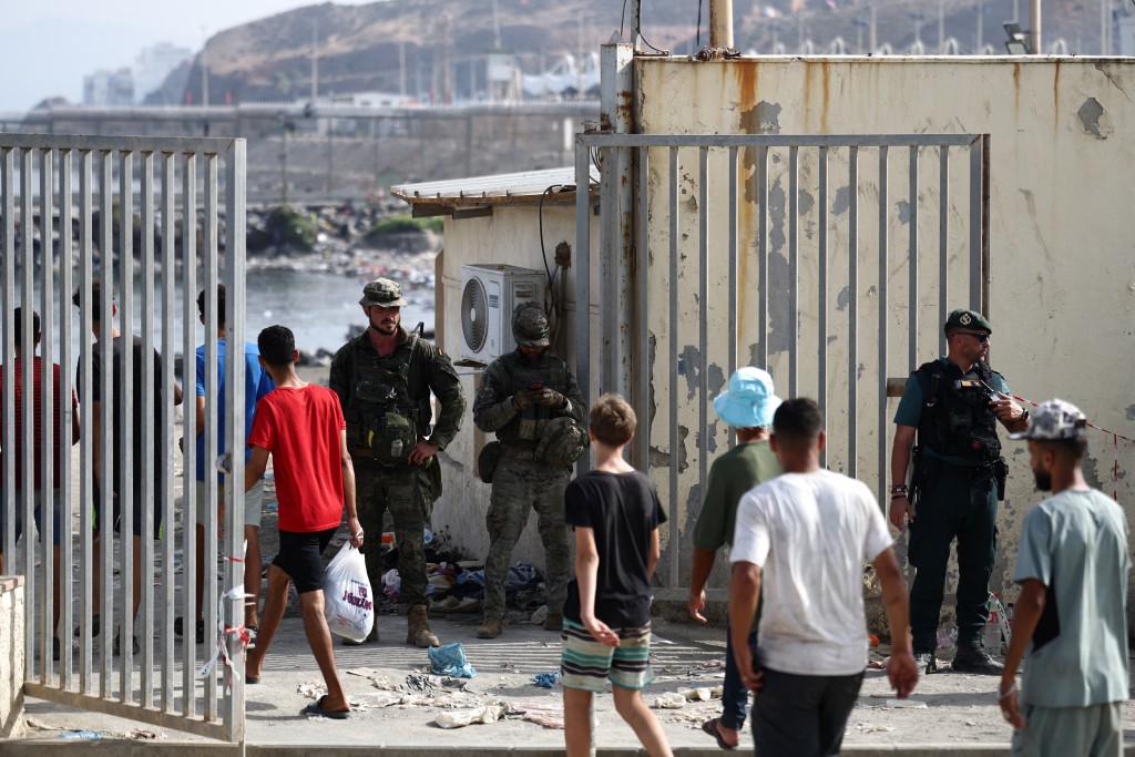 Itália e Espanha mantêm controle de fronteiras após crise migratóriaem Ceuta