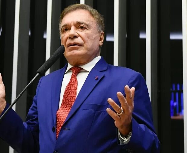 senador alvaro dias