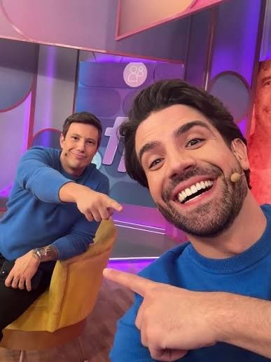  Matheus Baldi e Gabriel Cartolano tentaram amenizar o climão na bancada do SBT