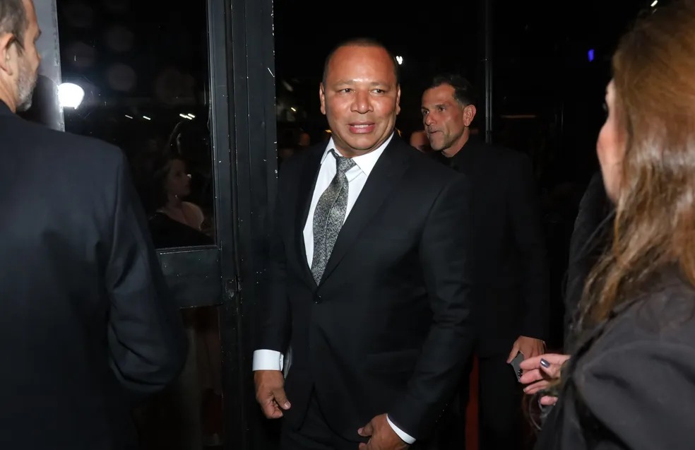 Neymar Pai afirmou que dívida de cerca de R$ 90 milhões do Santos pode dificultar renovação do craque