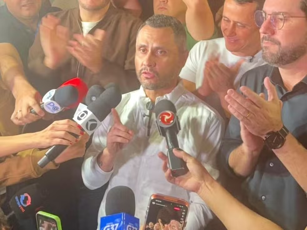 A plateia reagiu com aplausos e gritos quando o senador disse que queria ser candidato a governador
