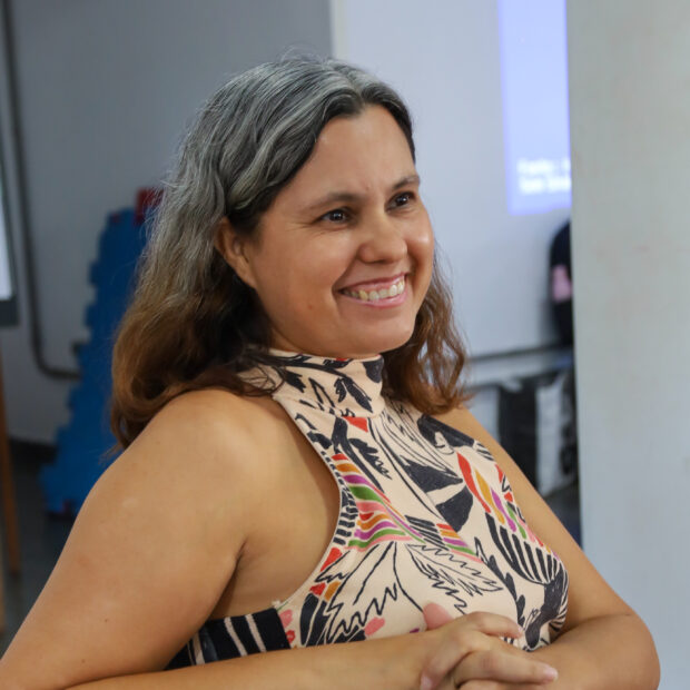 Cássia Lemes, idealizadora do Trilha da Inclusão e diretora da Guia de Acessibilidade,