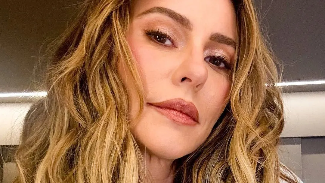 Paolla Oliveira revelou que enfrenta uma onda de deepfakes pornôs e foi alvo de quase 200 anúncios falsos em apenas três meses.