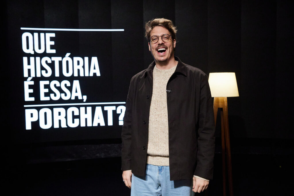 O "Que História É Essa, Porchat?" voltou ao GNT e ao Globoplay apostando em uma estreia ao vivo.