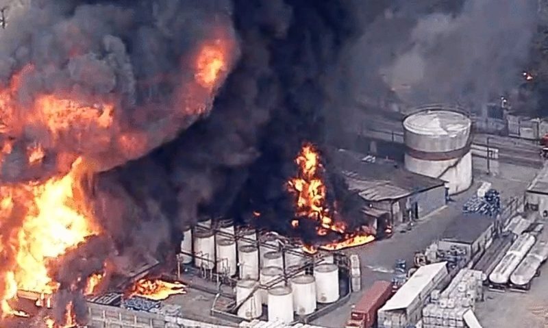 Bombeiros que já atuavam na ocorrência prestaram socorro à repórter, que não teve ferimentos graves