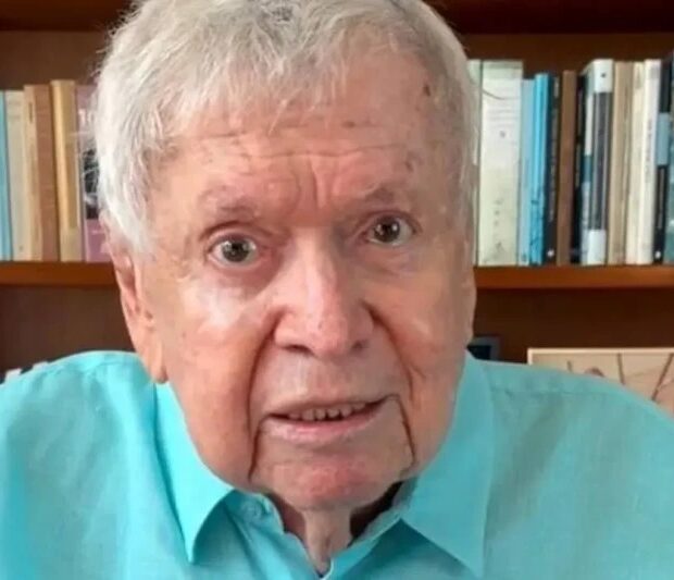 Boni respondeu a um internauta que o chamou de “gagá” após vídeo sobre a abertura do Jornal Nacional