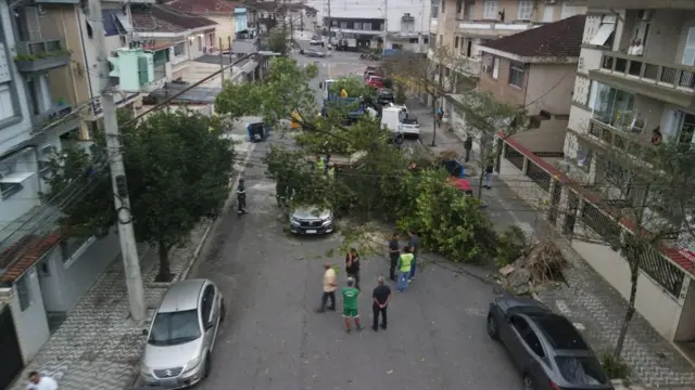 temporal com ventos fortes sp