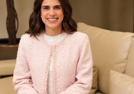 Dra. Caroline Sampaio atua na área da saúde feminina e acompanha mulheres que buscam mais qualidade de vida por meio dos cuidados com a saúde íntima (Divulgação/Pessoal).